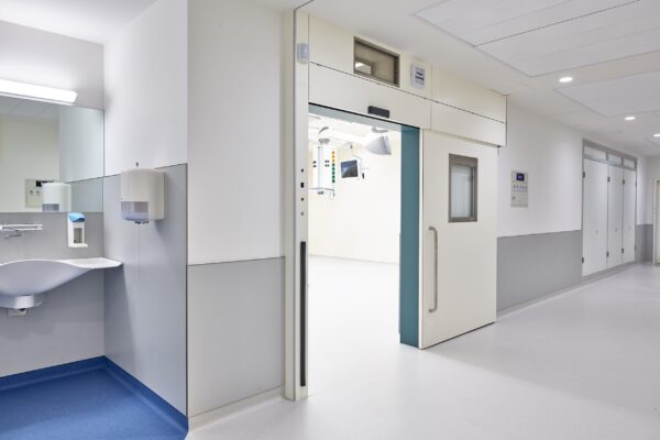 Architekturfotografie und Produktfotografie in Kliniken zur Darstellung von Einrichtungen und als Referenz für Umbauten an Gebäuden.